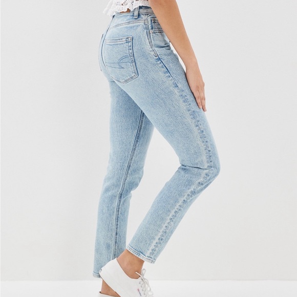 LIKE NEW American Eagle Mom Jeans Size 4 - Picture 2 of 11